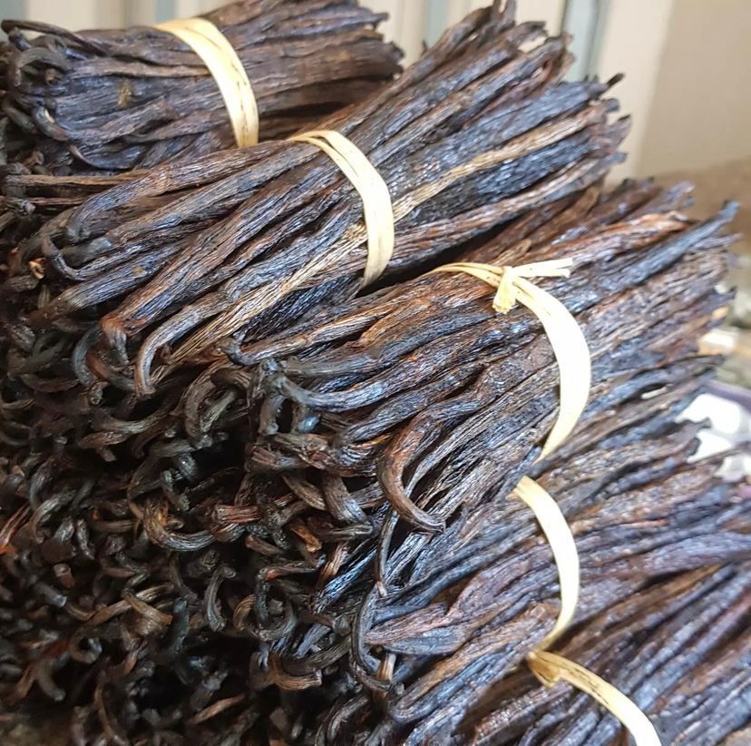 Madagascar red vanilla bean US, tailored to American market standards, with a firm texture and balanced aroma.