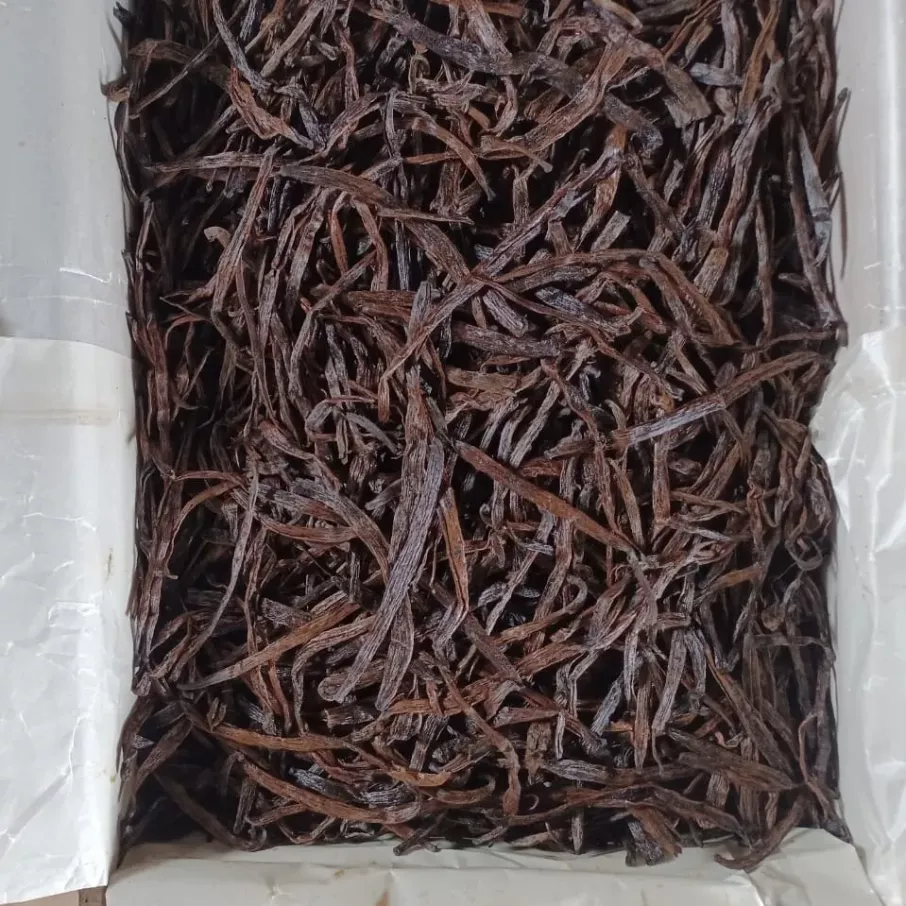 Madagascar vanilla bean cuts, ideal for bulk preparations or large-scale aroma extractions.